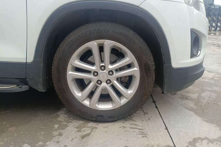 Used Chevrolet Trax 2016 1.4T Automatic Two-Wheel Drive Comfort Version with Sunroof Right Front Wheel Hub