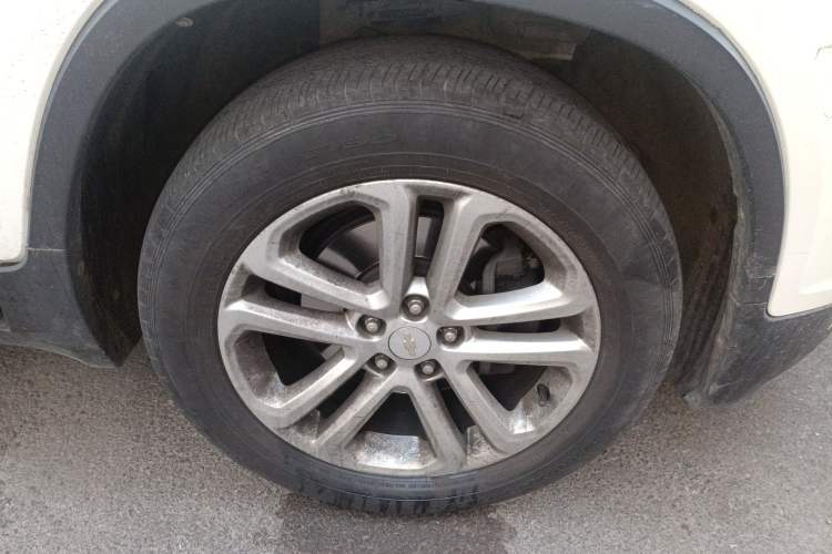 Used Chevrolet Trax 2016 1.4T Automatic Two-Wheel Drive Comfort Version with Sunroof Right Front Wheel Hub