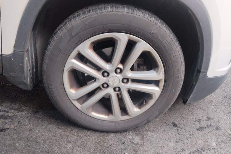 Used Chevrolet Trax 2016 1.4T Manual Two-Wheel Drive Comfort Version with Sunroof Right Front Wheel Hub