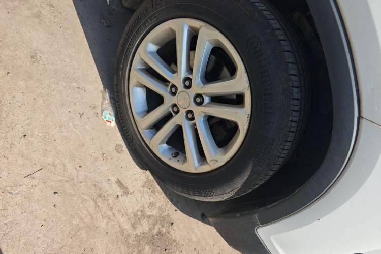 Used Chevrolet Trax 2016 1.4T Automatic Two-Wheel Drive Comfort Version with Sunroof Right Front Wheel Hub