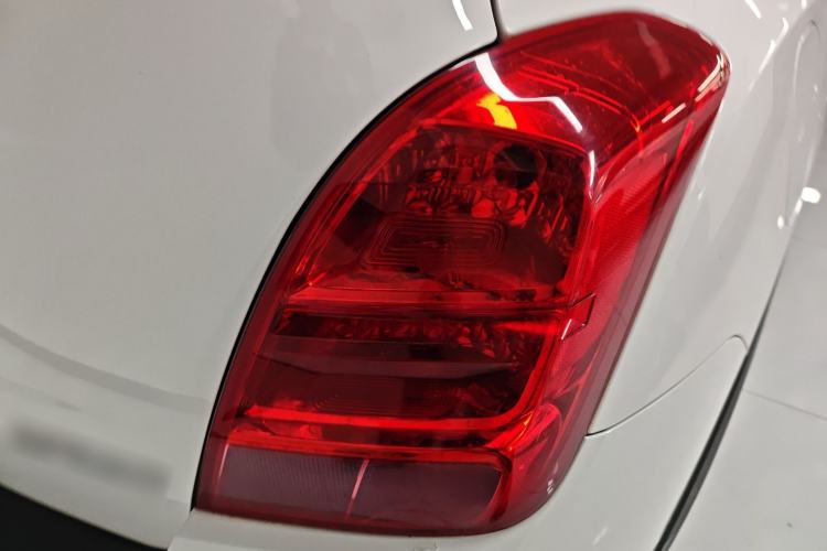 Used Chevrolet Trax 2016 1.4T Automatic Two-Wheel Drive Comfort Version with Sunroof Right Rear Taillight