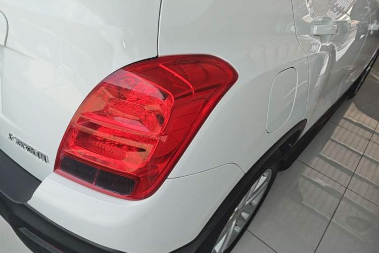 Used Chevrolet Trax 2016 1.4T Automatic Two-Wheel Drive Comfort Version with Sunroof Right Rear Taillight