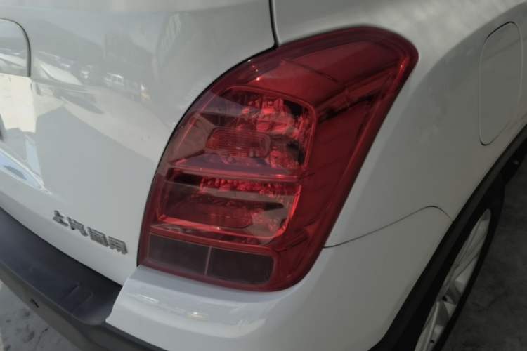 Used Chevrolet Trax 2016 1.4T Manual Two-Wheel Drive Comfort Version with Sunroof Right Rear Taillight