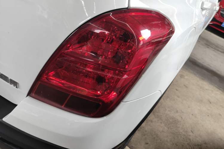 Used Chevrolet Trax 2016 1.4T Automatic Two-Wheel Drive Comfort Version with Sunroof Right Rear Taillight