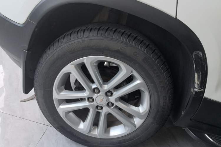 Used Chevrolet Trax 2016 1.4T Manual Two-Wheel Drive Comfort Version with Sunroof Right Rear Wheel Hub