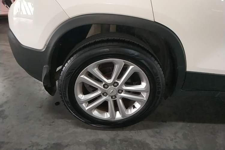 Used Chevrolet Trax 2016 1.4T Automatic Two-Wheel Drive Comfort Version with Sunroof Right Rear Wheel Hub
