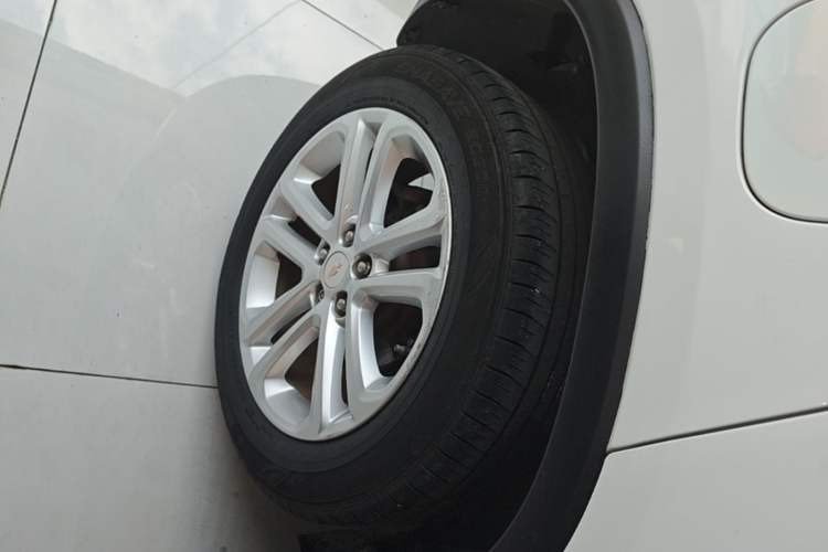 Used Chevrolet Trax 2016 1.4T Automatic Two-Wheel Drive Comfort Version with Sunroof Right Rear Wheel Hub
