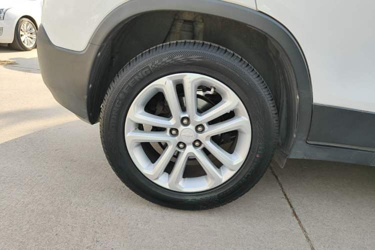 Used Chevrolet Trax 2016 1.4T Automatic Two-Wheel Drive Comfort Version with Sunroof Right Rear Wheel Hub