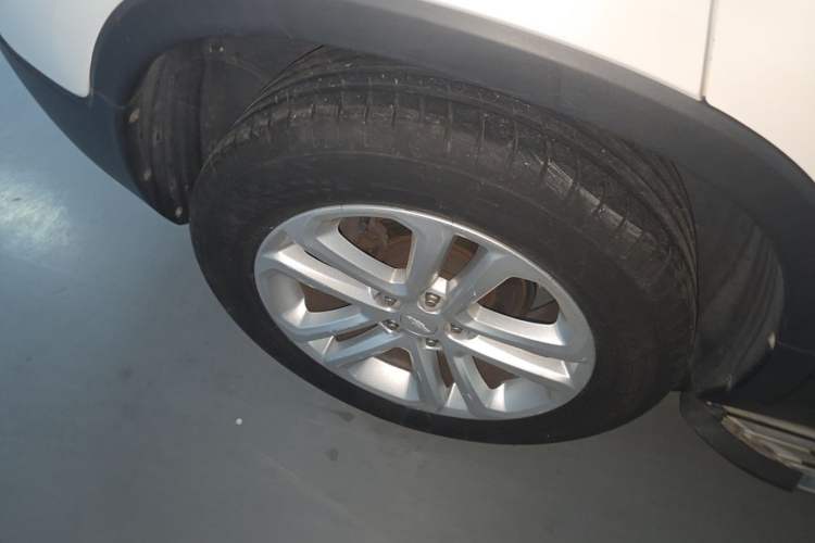 Used Chevrolet Trax 2016 1.4T Automatic Two-Wheel Drive Comfort Version with Sunroof Right Rear Wheel Hub