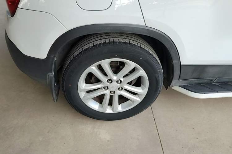 Used Chevrolet Trax 2016 1.4T Automatic Two-Wheel Drive Comfort Version with Sunroof Right Rear Wheel Hub