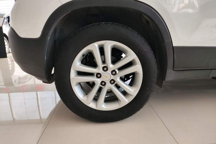 Used Chevrolet Trax 2016 1.4T Automatic Two-Wheel Drive Comfort Version with Sunroof Right Rear Wheel Hub