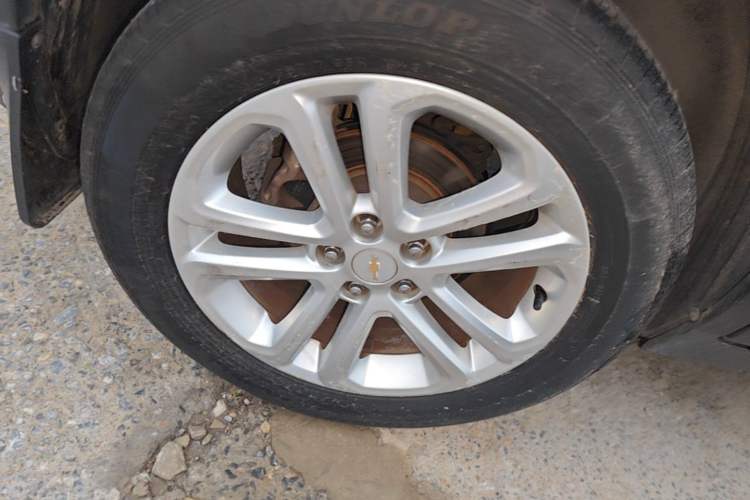 Used Chevrolet Trax 2016 1.4T Automatic Two-Wheel Drive Comfort Version with Sunroof Right Rear Wheel Hub