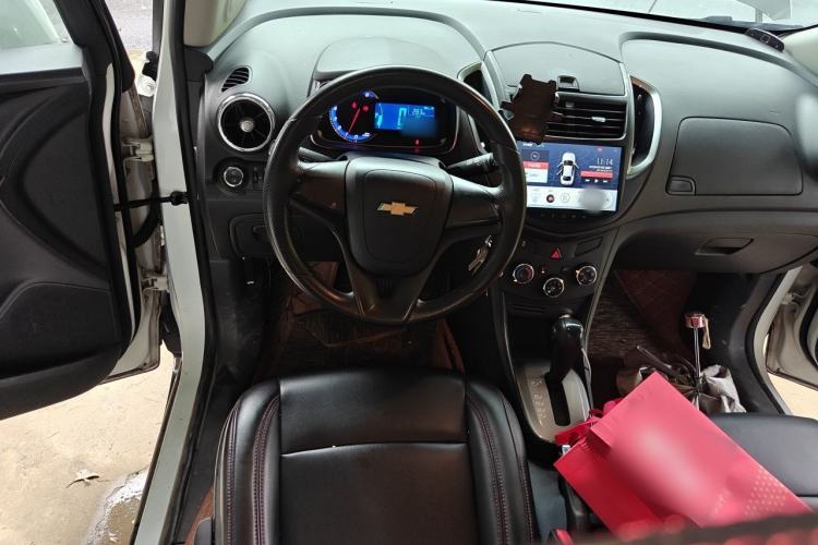 Used Chevrolet Trax 2016 1.4T Automatic Two-Wheel Drive Comfort Version with Sunroof Steering Wheel