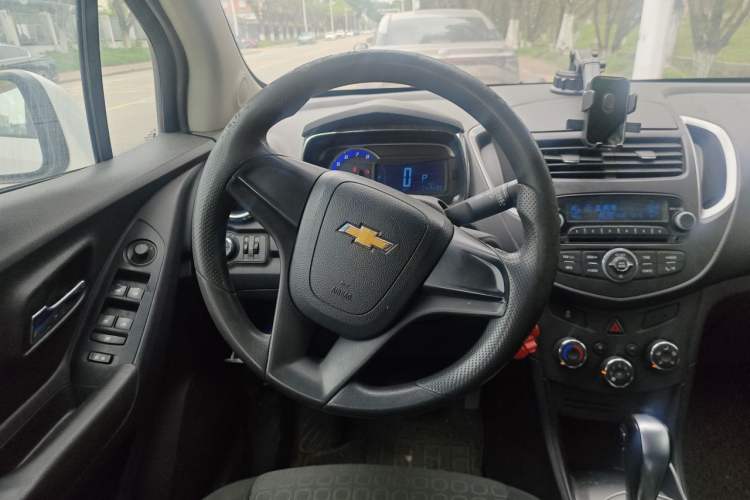 Used Chevrolet Trax 2016 1.4T Automatic Two-Wheel Drive Comfort Version with Sunroof Steering Wheel