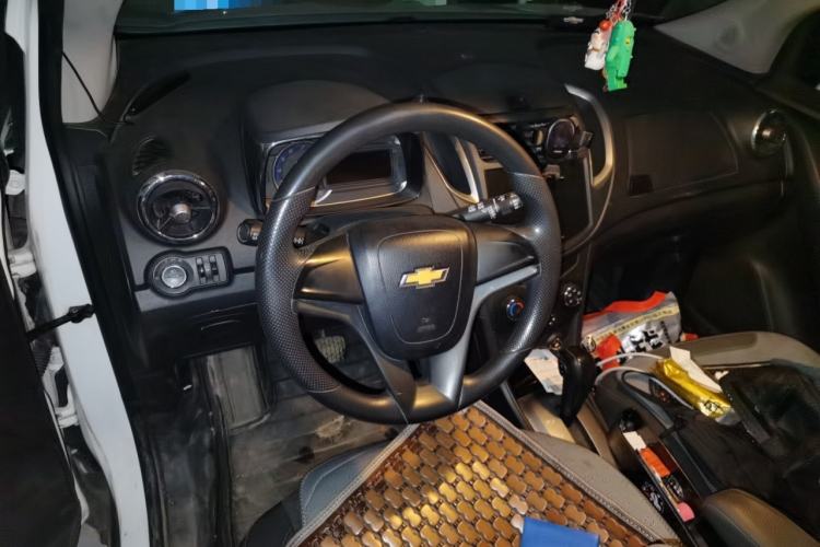 Used Chevrolet Trax 2016 1.4T Automatic Two-Wheel Drive Comfort Version with Sunroof Steering Wheel