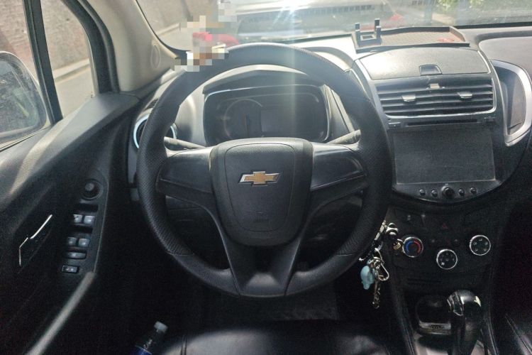 Used Chevrolet Trax 2016 1.4T Automatic Two-Wheel Drive Comfort Version with Sunroof Steering Wheel