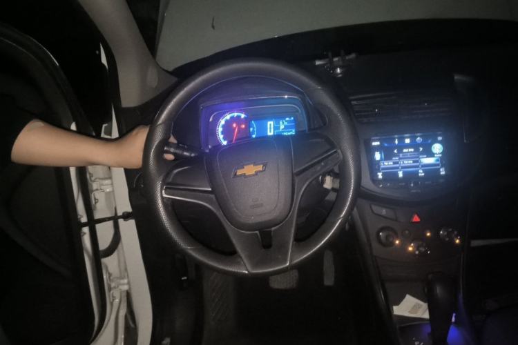 Used Chevrolet Trax 2016 1.4T Automatic Two-Wheel Drive Comfort Version with Sunroof Steering Wheel