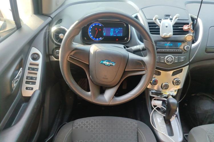 Used Chevrolet Trax 2016 1.4T Automatic Two-Wheel Drive Comfort Version with Sunroof Steering Wheel
