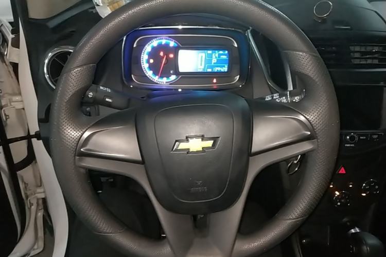 Used Chevrolet Trax 2016 1.4T Automatic Two-Wheel Drive Comfort Version with Sunroof Steering Wheel
