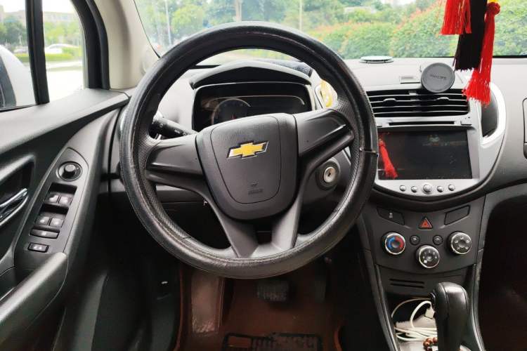 Used Chevrolet Trax 2016 1.4T Automatic Two-Wheel Drive Comfort Version with Sunroof Steering Wheel