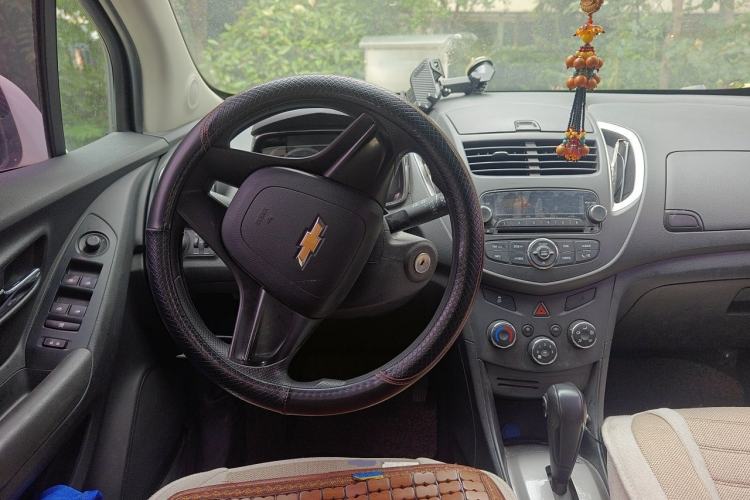 Used Chevrolet Trax 2016 1.4T Automatic Two-Wheel Drive Comfort Version with Sunroof Steering Wheel