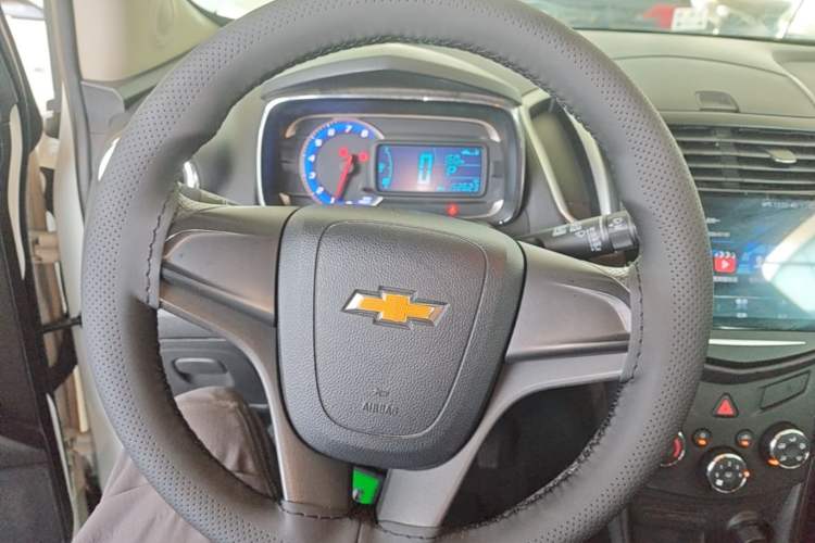 Used Chevrolet Trax 2016 1.4T Automatic Two-Wheel Drive Comfort Version with Sunroof Steering Wheel
