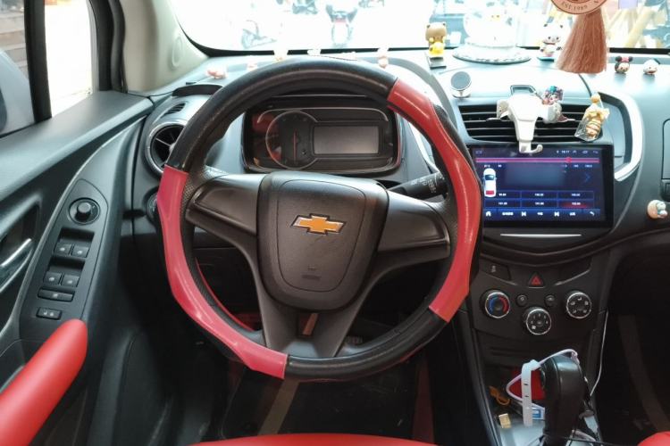 Used Chevrolet Trax 2016 1.4T Automatic Two-Wheel Drive Comfort Version with Sunroof Steering Wheel