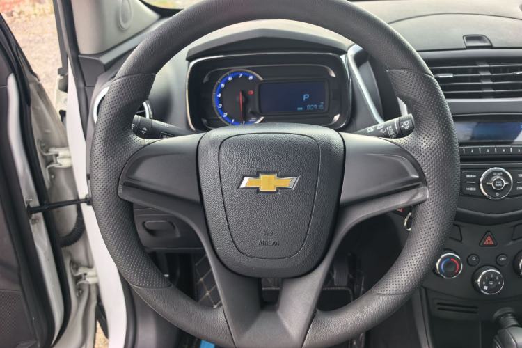Used Chevrolet Trax 2016 1.4T Automatic Two-Wheel Drive Comfort Version with Sunroof Steering Wheel