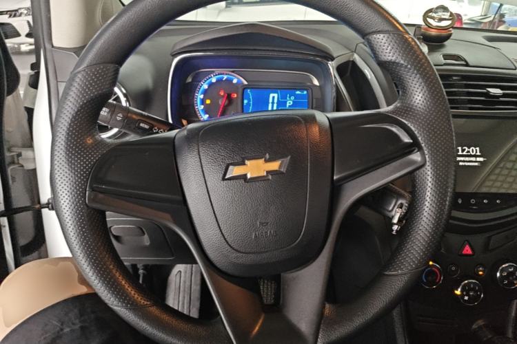 Used Chevrolet Trax 2016 1.4T Automatic Two-Wheel Drive Comfort Version with Sunroof Steering Wheel