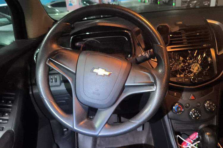 Used Chevrolet Trax 2016 1.4T Automatic Two-Wheel Drive Comfort Version with Sunroof Steering Wheel