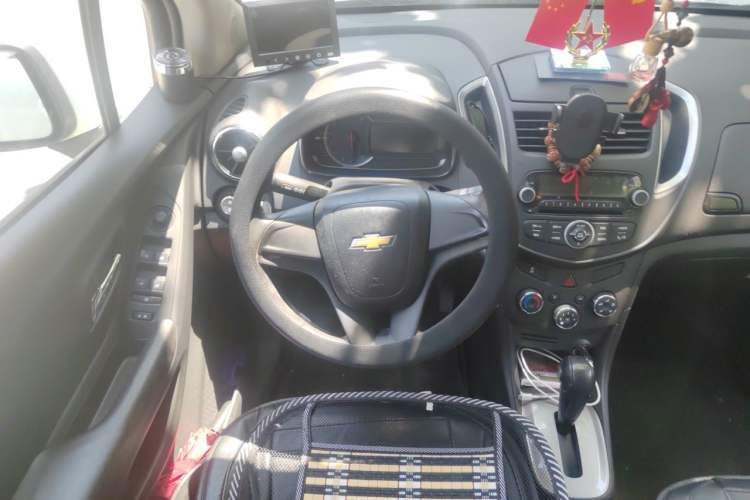 Used Chevrolet Trax 2016 1.4T Automatic Two-Wheel Drive Comfort Version with Sunroof Steering Wheel