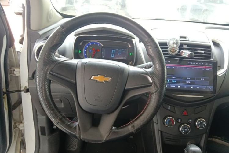Used Chevrolet Trax 2016 1.4T Automatic Two-Wheel Drive Comfort Version with Sunroof Steering Wheel