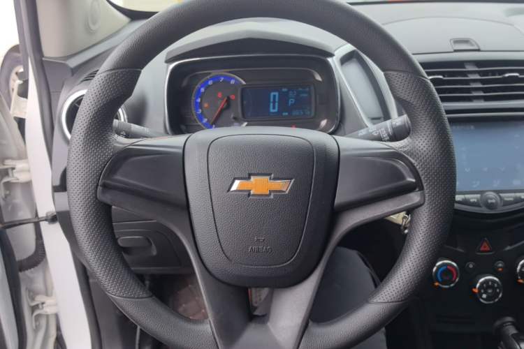 Used Chevrolet Trax 2016 1.4T Automatic Two-Wheel Drive Comfort Version with Sunroof Steering Wheel