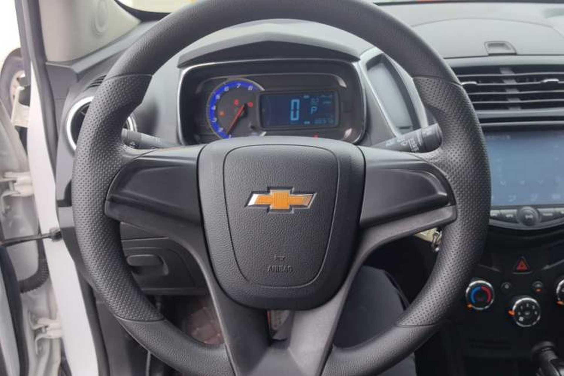 Used Chevrolet Trax 2016 1.4T Automatic Two-Wheel Drive Comfort Version with Sunroof Steering Wheel