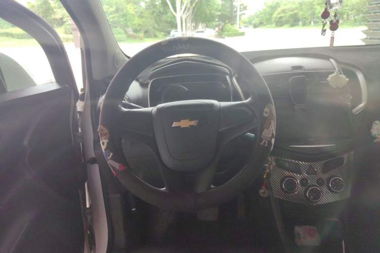 Used Chevrolet Trax 2016 1.4T Automatic Two-Wheel Drive Comfort Version with Sunroof Steering Wheel