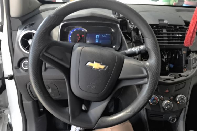 Used Chevrolet Trax 2016 1.4T Manual Two-Wheel Drive Comfort Version with Sunroof Steering Wheel