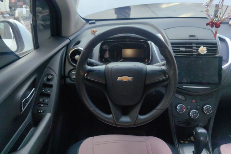 Used Chevrolet Trax 2016 1.4T Automatic Two-Wheel Drive Comfort Version with Sunroof Steering Wheel