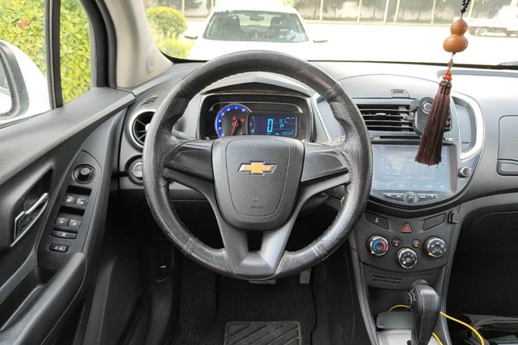 Used Chevrolet Trax 2016 1.4T Automatic Two-Wheel Drive Comfort Version with Sunroof Steering Wheel