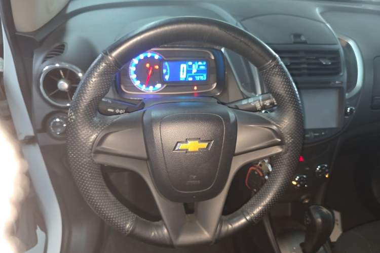 Used Chevrolet Trax 2016 1.4T Automatic Two-Wheel Drive Comfort Version with Sunroof Steering Wheel