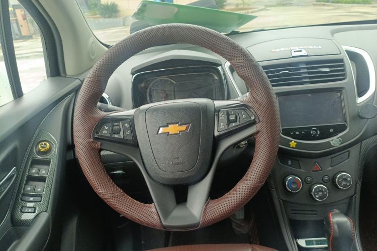 Used Chevrolet Trax 2016 1.4T Automatic Two-Wheel Drive Comfort Version with Sunroof Steering Wheel