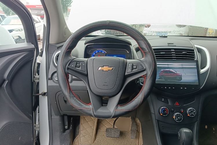 Used Chevrolet Trax 2016 1.4T Automatic Two-Wheel Drive Comfort Version with Sunroof Steering Wheel
