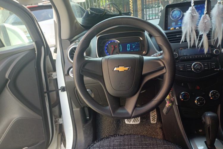 Used Chevrolet Trax 2016 1.4T Automatic Two-Wheel Drive Comfort Version with Sunroof Steering Wheel