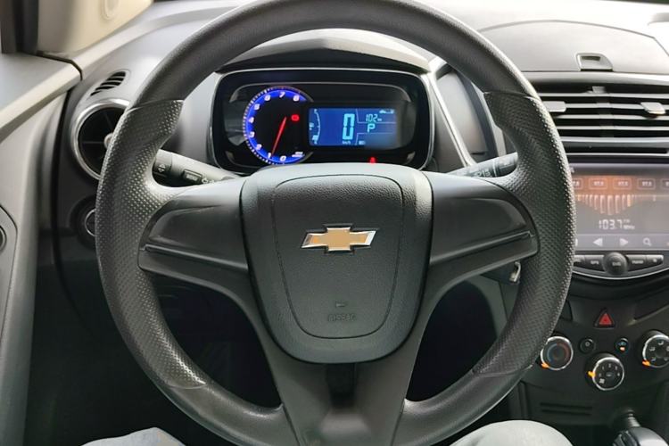 Used Chevrolet Trax 2016 1.4T Automatic Two-Wheel Drive Comfort Version with Sunroof Steering Wheel