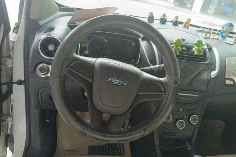 Used Chevrolet Trax 2016 1.4T Automatic Two-Wheel Drive Comfort Version with Sunroof Steering Wheel