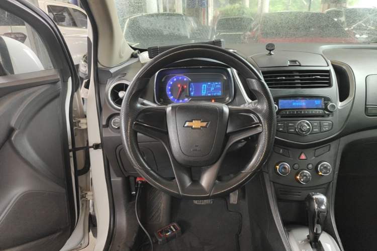 Used Chevrolet Trax 2016 1.4T Automatic Two-Wheel Drive Comfort Version with Sunroof Steering Wheel