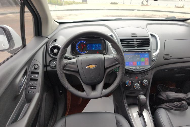 Used Chevrolet Trax 2016 1.4T Automatic Two-Wheel Drive Comfort Version with Sunroof Steering Wheel