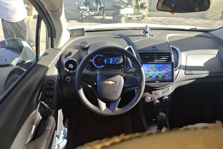 Used Chevrolet Trax 2016 1.4T Automatic Two-Wheel Drive Comfort Version with Sunroof Steering Wheel