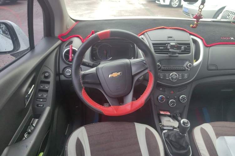 Used Chevrolet Trax 2016 1.4T Manual Two-Wheel Drive Comfort Version with Sunroof Steering Wheel