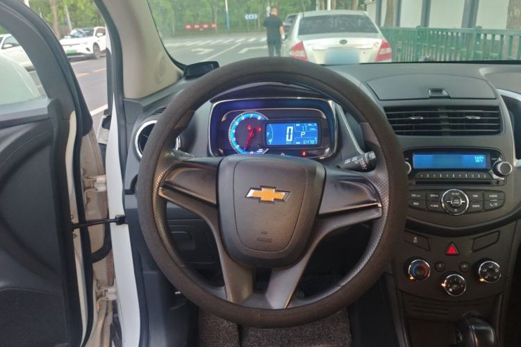 Used Chevrolet Trax 2016 1.4T Automatic Two-Wheel Drive Comfort Version with Sunroof Steering Wheel