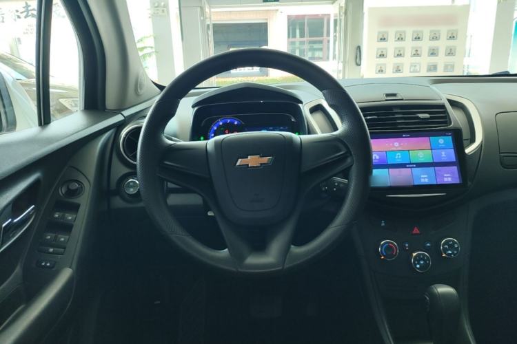 Used Chevrolet Trax 2016 1.4T Automatic Two-Wheel Drive Comfort Version with Sunroof Steering Wheel